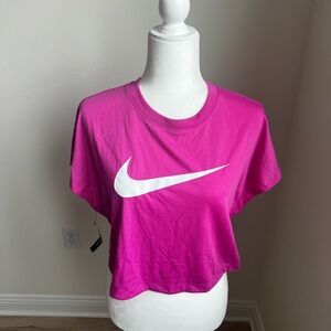 Nike NWT cropped short sleeve shirt